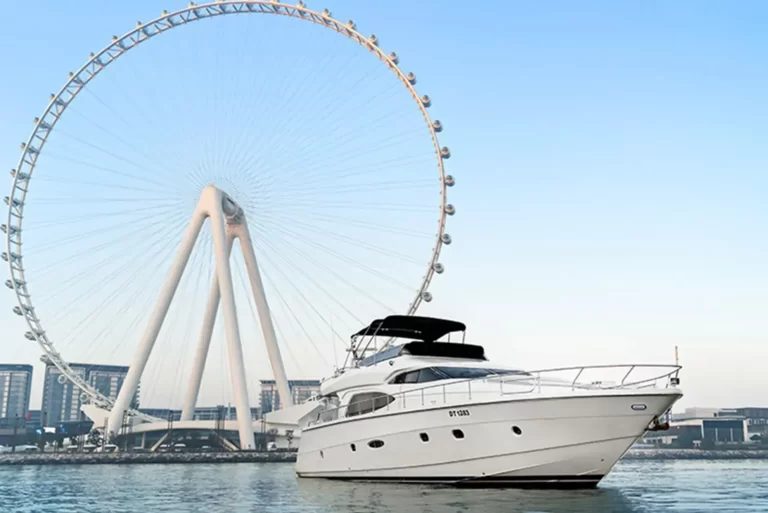 yacht to rent in marina