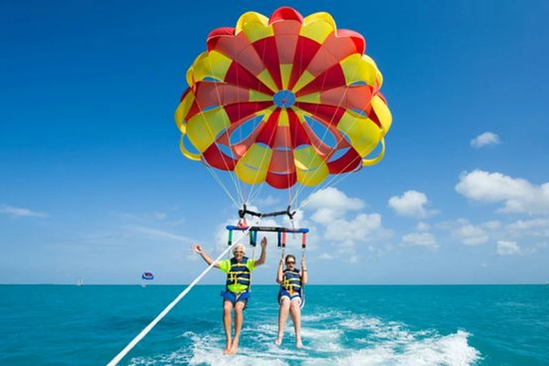 Parasailing in Dubai