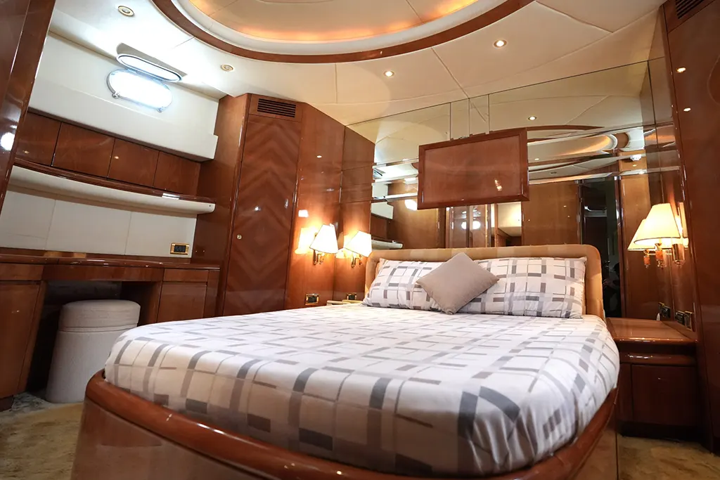 Azimut 80ft Yacht