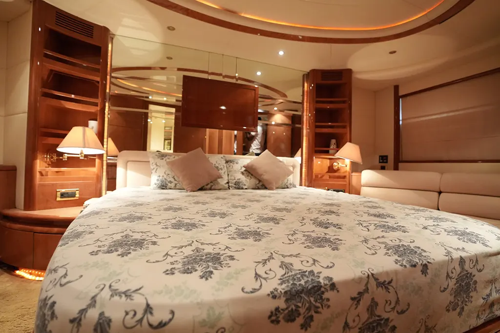 Azimut 80ft Yacht