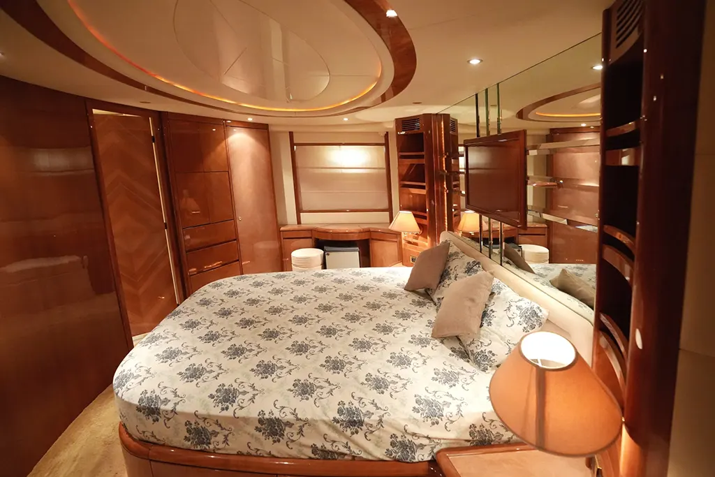 Azimut 80ft Yacht