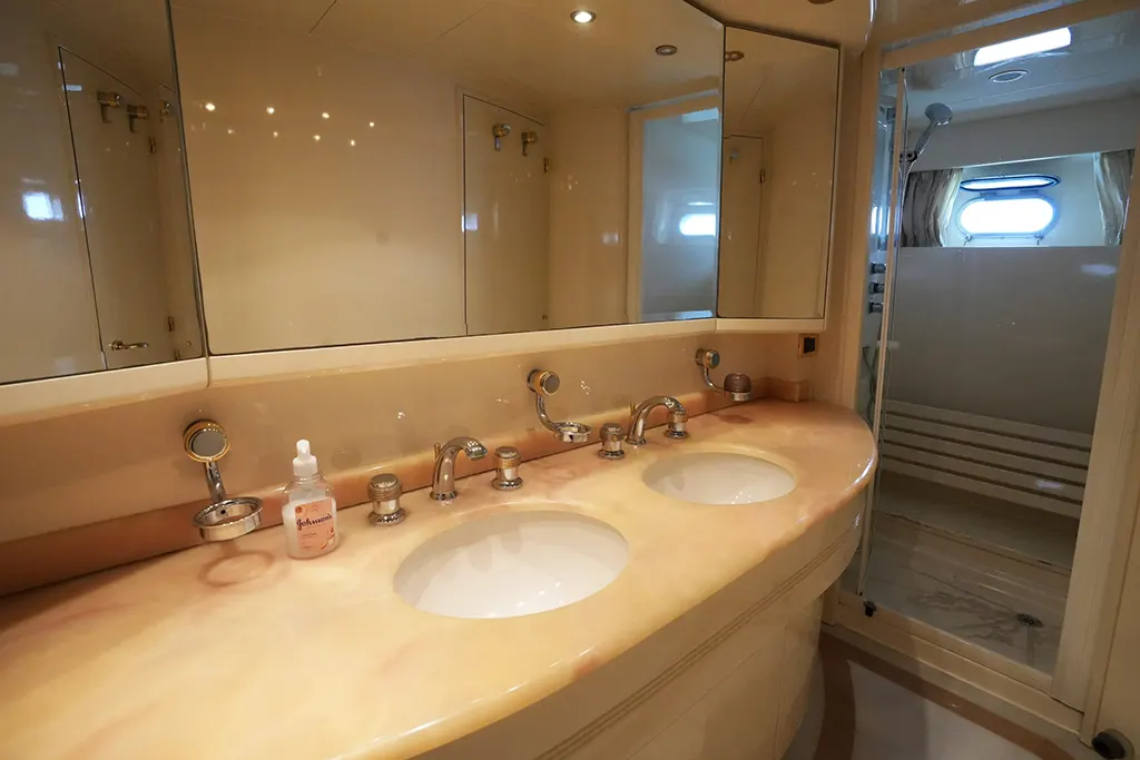 Azimut 80ft Yacht