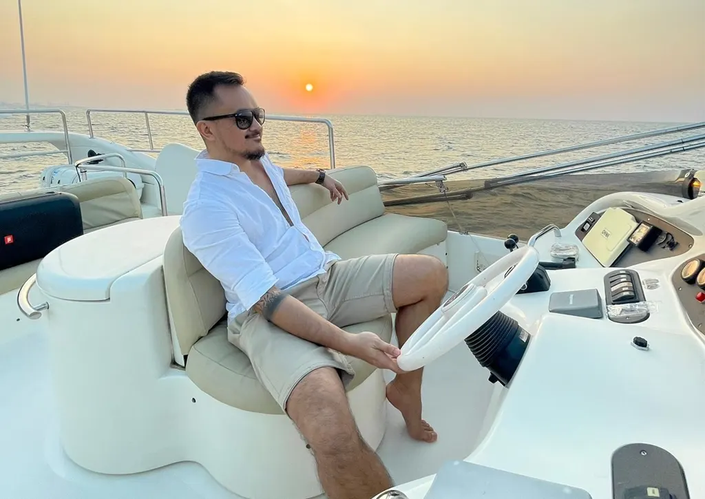 dubai yacht party dress code style